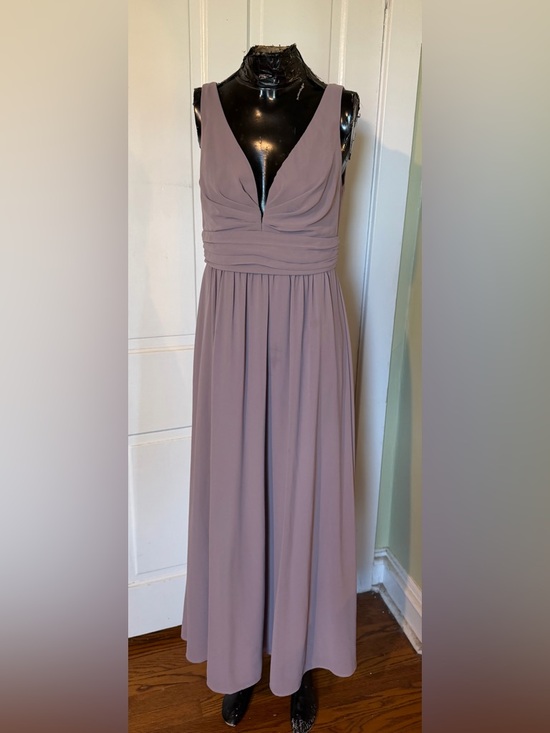 Lulus Dresses & Skirts - Lulus Sleeveless Mauve V-Neck Formal Gown - Size Medium